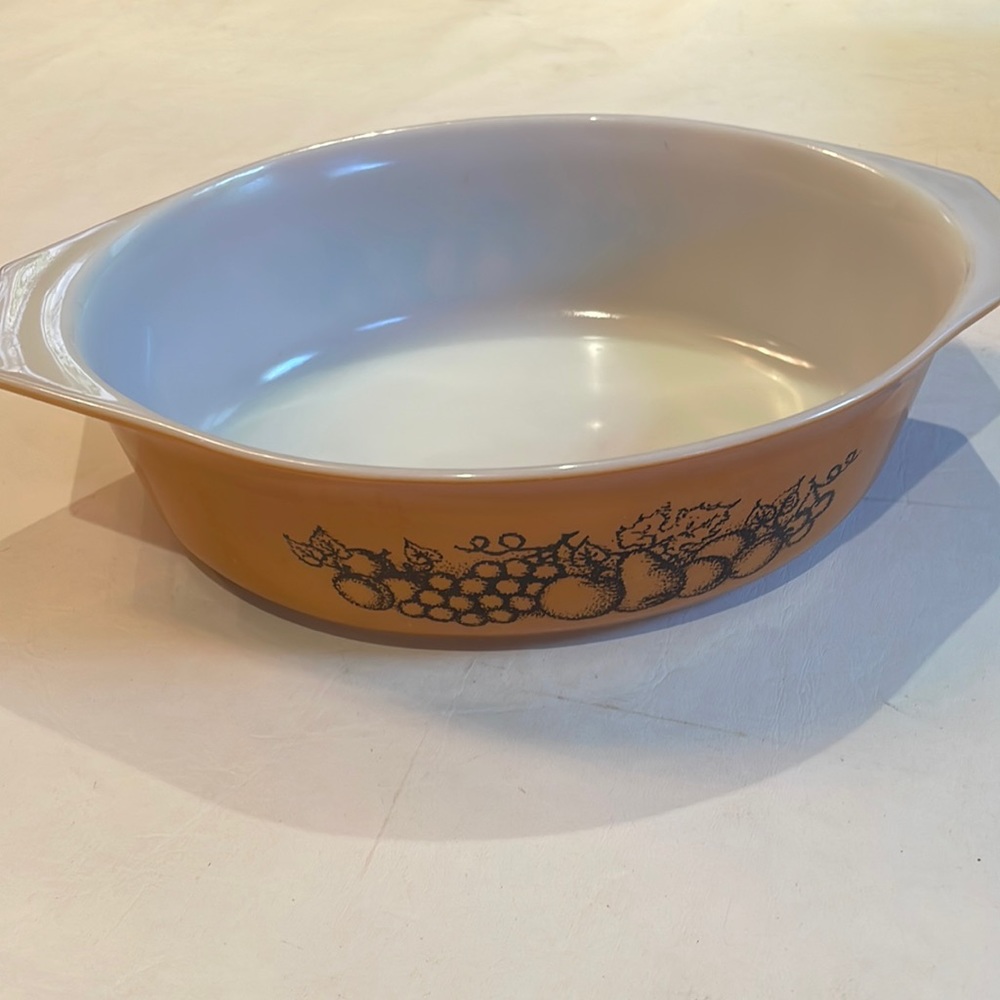 Pyrex casserole dish